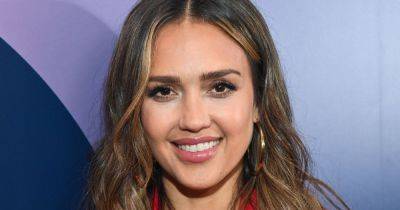 Jessica Alba Says Going to Therapy With Daughter 'Put Me In Check' - huffpost.com