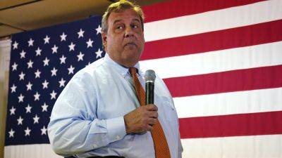 Donald Trump - Chris Christie - Nikki Haley - Jeongyoon Han - Vocal anti-Trump candidate Chris Christie exits presidential race with hot mic moment - npr.org - Usa - state New Jersey - state Iowa - state New Hampshire - state Florida - county Windham