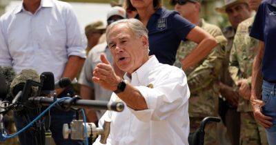 Greg Abbott - Suzanne Gamboa - Texas Gov. Abbott defends remarks about stopping short of 'shooting' migrants - nbcnews.com - state Texas - Mexico