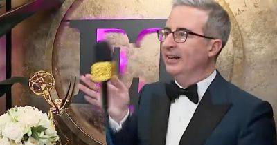 Donald Trump - Ed Mazza - Emmy Awards - John Oliver's Trump Update At Emmys Leads To Literal Mic-Drop Moment - huffpost.com - state Iowa