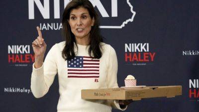 Joe Biden - Donald Trump - Nikki Haley - Nancy Pelosi - MEG KINNARD - Haley - Nikki Haley questions Trump’s mental fitness after he appears to confuse her for Nancy Pelosi - apnews.com - state South Carolina - state New Hampshire - city Columbia