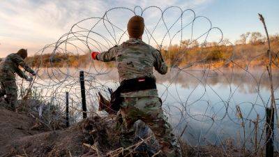 Brett Kavanaugh - Neil Gorsuch - Samuel Alito - Supreme Court allows Border Patrol to remove razor wire Texas placed at border - abcnews.go.com - state Texas - Mexico