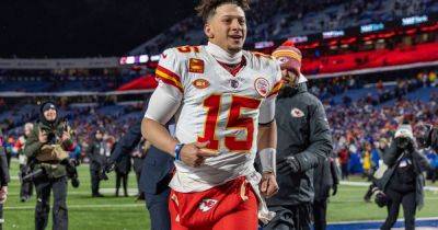 Patrick Mahomes Dodges Snowballs From Bills Fans After Chiefs Win