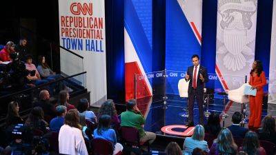 Christopher Wray - Fact checking Vivek Ramaswamy’s CNN town hall in Iowa - edition.cnn.com - Usa - state Iowa