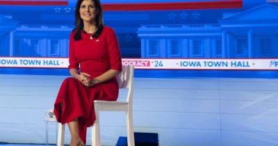 Nikki Haley - Donald J.Trump - Fox - Haley - Challenged on Policy Views in Town-Hall Event, Haley Doesn’t Budge - nytimes.com - Usa - state Iowa - state New Hampshire - Ukraine - state Florida - Des Moines
