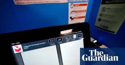 Donald Trump - Touchscreen out, pen and paper in? Georgia trial could upend voting rules - theguardian.com - Usa - Georgia - city Atlanta - state North Carolina - county Fulton