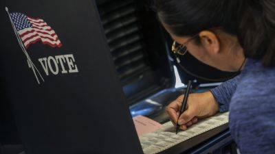 New Mexico residents with felony convictions are wrongly being denied ballot access, lawsuit says - apnews.com - city Albuquerque - state New Mexico - Santa Fe