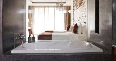 We Work In Hotels. Here's What You Should Know About The Bathtubs.