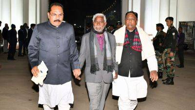 Jharkhand political crisis deepens as Governor delays appointment of Champai Soren as next CM; JMM likely to shift MLAs