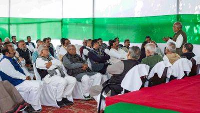 Santosh Singh - Nitish Kumar - Trust vote heat builds up in Bihar as MLAs huddle; NDA, grand alliance to issue whip - indianexpress.com - city Hyderabad
