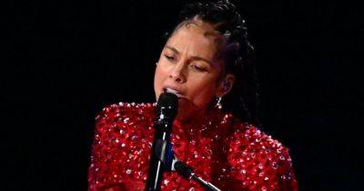 Alicia Keys' Voice Crack Apparently Edited Out Of Super Bowl Performance On YouTube