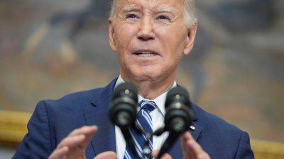 Biden, after Navalny’s death, says ‘no doubt’ that ‘Putin and his thugs’ were behind it