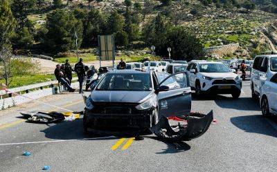 Palestinian gunmen fire on motorists in West Bank, killing 1, injuring 5: Israel