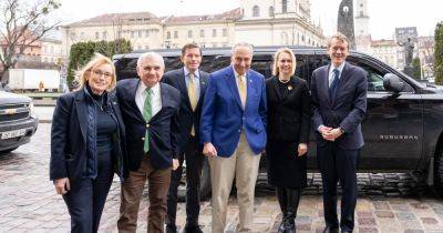 Schumer leads Democratic delegation to Ukraine amid standoff over military aid