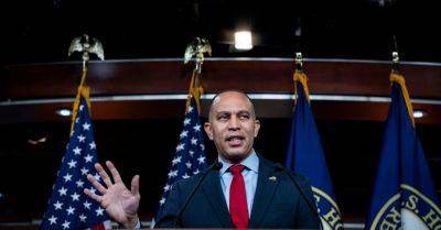 Jeffries Weighs How to Force Ukraine Aid Vote While Keeping Democrats United