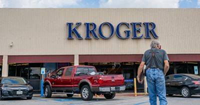 Biden administration sues to block Kroger-Albertsons supermarket merger - nbcnews.com - Usa