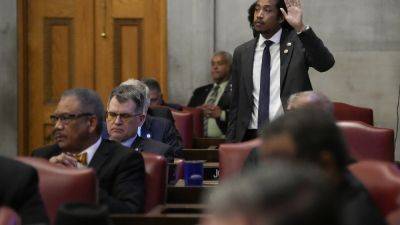 Tennessee House advances bill to ban reappointing lawmakers booted for behavior