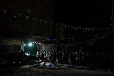 Palestinians in Gaza begin Ramadan with hunger worsening and no end in sight to the Israel-Hamas war