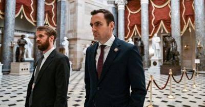 Chuck Schumer - Mike Gallagher - Bill - Mark Warner - Raja Krishnamoorthi - Avril Haines - What to Know About the Proposed TikTok Legislation - nytimes.com - Usa - China - city Beijing - New York - state Virginia - state Illinois - state Wisconsin