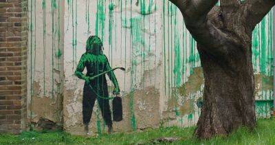 Lee Moran - Banksy Goes Green With New Street Art That's Like An Optical Illusion - huffpost.com - Britain - county Park - county Bristol
