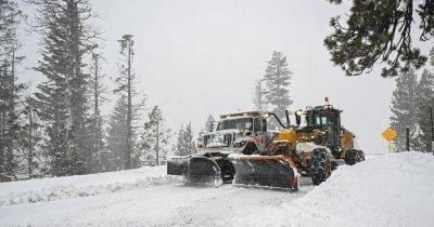 Nicole Acevedo - West - West Coast braces as blizzard in California's Sierra Nevada brings nonstop snow, dangerous conditions - nbcnews.com - state California - state Nevada - county Sierra