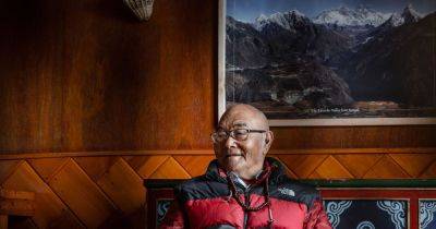 Last Living Member Of First Mount Everest Summit Team Says It's Now Too Crowded, Dirty