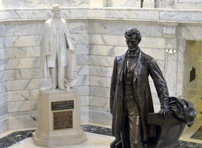 Abraham Lincoln - Andy Beshear - Kentucky House backs giving lawmakers authority over statues in Capitol Rotunda - independent.co.uk - state Kentucky - state Republican