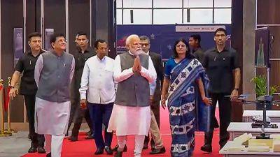 Narendra Modi - Startup Mahakumbh 2024:‘Start-up to bahot log launch karte hain, aur politics mein to..,’ PM Modi slams Congress - livemint.com - India
