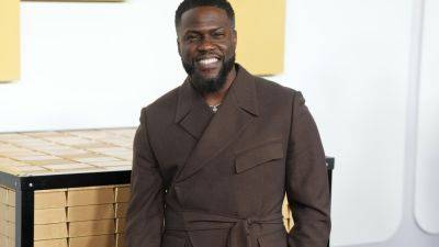 Kevin Hart - Comedian Kevin Hart is joining a select group honored with the Mark Twain Prize for American humor - apnews.com - Usa - Washington