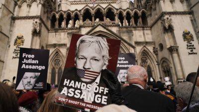 Julian Assange - A U.K. court delays extradition of WikiLeaks founder Julian Assange to the U.S. - npr.org - Usa - Iraq - Afghanistan - Australia - Ecuador
