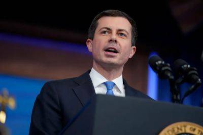 Karine Jean-Pierre - Pete Buttigieg - Watch live: White House holds briefing with Pete Buttigieg and Coast Guard’s Peter Gautier - independent.co.uk - Usa - city Baltimore