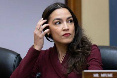 Elon Musk - Alexandria Ocasio-Cortez - Katie Hawkinson - AOC skewers Elon Musk’s anti-immigrant stance with four-word tweet - independent.co.uk - Usa - New York - county Rio Grande - South Africa - Canada - county Island
