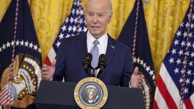 Joe Biden - JOSH BOAK - Regulator proposes capping credit card late fees at $8, latest in Biden campaign against ‘junk fees’ - apnews.com - Usa - New York - county White