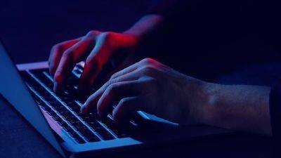 Sean Lyngaas - A record $12.5 billion in online scams were reported to the FBI last year - edition.cnn.com - Usa