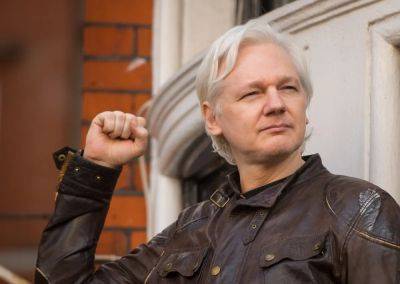 Joe Biden - Donald Trump - Andrew Feinberg - Julian Assange - Biden Says - Biden says US ‘considering’ ending prosecution of Julian Assange - independent.co.uk - Usa - Iraq - Britain - Russia - Australia - Japan