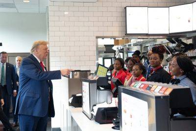 Donald Trump - Mike Bedigan - Trump indulges a hobby – handing out fast food – as he hits Chick-fil-A and orders lunch for customers - independent.co.uk - Usa - Georgia - Britain - Canada - Puerto Rico - city Atlanta, Georgia