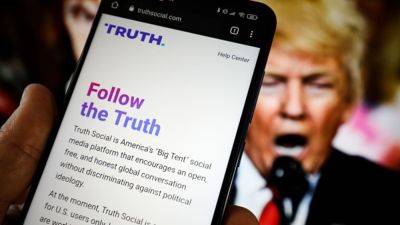 Donald Trump - Kevin Breuninger - America I (I) - Trump tries to boost support for Truth Social as his media stock tanks - cnbc.com