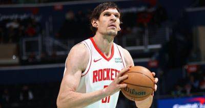 Ron Dicker - Boban Marjanović Purposely Misses Free Throw For The Most Charming Reason - huffpost.com - county Dallas - Los Angeles - city Houston - Serbia
