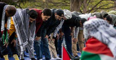 Donald Trump - Rowaida Abdelaziz - Anti-Muslim Incidents In U.S. Break Records, According To New Report - huffpost.com - Usa - Israel - Palestine - state Illinois - state Vermont - city Burlington