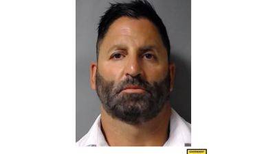 U.S.District - Action - Veteran DEA agent sentenced to 4 years for leaking intelligence in Miami bribery conspiracy - apnews.com - Washington - New York - county Miami