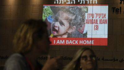 Joe Biden - Jake Sullivan - AAMER MADHANI - Biden meets 4-year-old Abigail Edan, an American who was held hostage by Hamas - apnews.com - Usa - Washington - Israel - Palestine