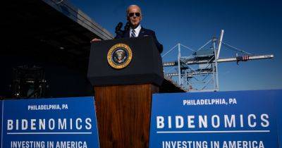 Jazmine Ulloa - Koch Group Attacks Biden on the Economy, Hoping to Engage Latino Voters - nytimes.com - New York - Spain