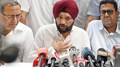 Arvinder Lovely revolted against Cong-Aam Aadmi pact in Delhi. AAP's Sanjay Singh has come out with THIS revelation.