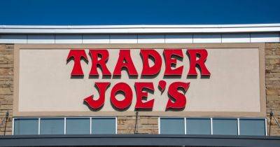 Dave Jamieson - Trader Joe’s Manager Said Unionizing Workers Were A 'Gang,' NLRB Alleges - huffpost.com - state California - state Minnesota - state Massachusets - state Kentucky
