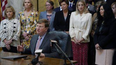 Mississippi lawmakers quietly kill bills to restrict legal recognition of transgender people