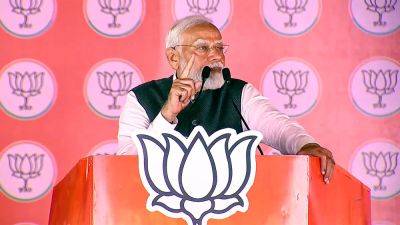 Narendra Modi - Farooq Abdullah - Rajnath Singh - 'Chudiyan hum pehna denge': PM Modi hits back at Congress, INDIA bloc over 'Pakistan has atom bomb' remark - livemint.com - India - Pakistan