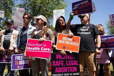 Ariana Baio - Katie Hobbs - Arizona Supreme Court delays enforcement of 1864 abortion ban through summer - independent.co.uk - Usa - state Arizona