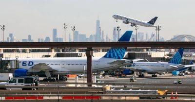 Chuck Schumer - Disruptions Loom as 17 Air Traffic Controllers Balk at Job Relocation - nytimes.com - city New York - New York - city Philadelphia