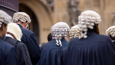Danielle Wallace - English courts consider nixing mandatory wigs for barristers amid concerns they're 'culturally insensitive' - foxnews.com - Britain - city London