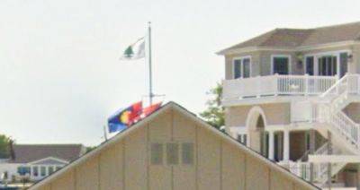 Donald Trump - Mike Johnson - Nick Visser - Samuel Alito - Another Far-Right Flag Was Flown Outside Alito's Beach House: Report - huffpost.com - Usa - city New York - state New Jersey - New York - state Virginia - county Island - county Long - city Alexandria, state Virginia